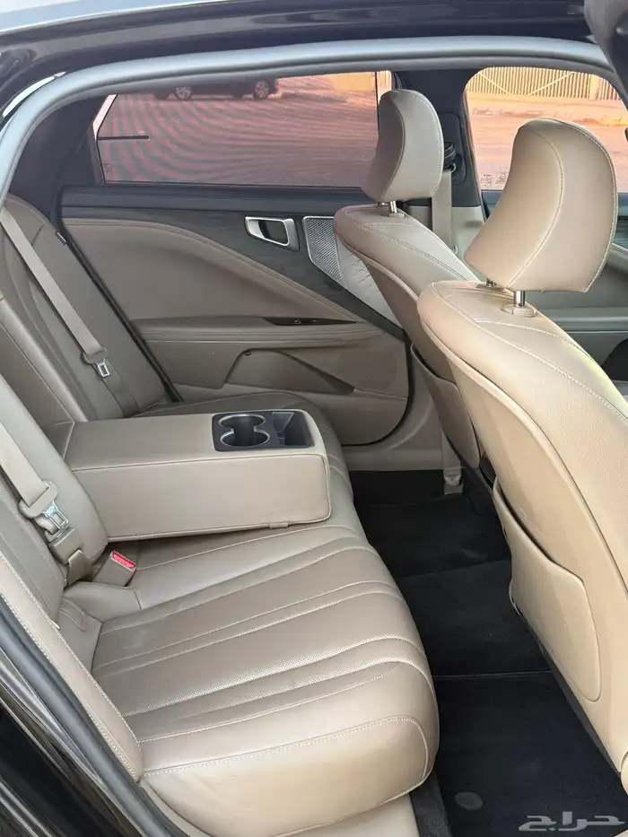 كيا K8 2022 أعلى فئة بطاقة جمركية 20