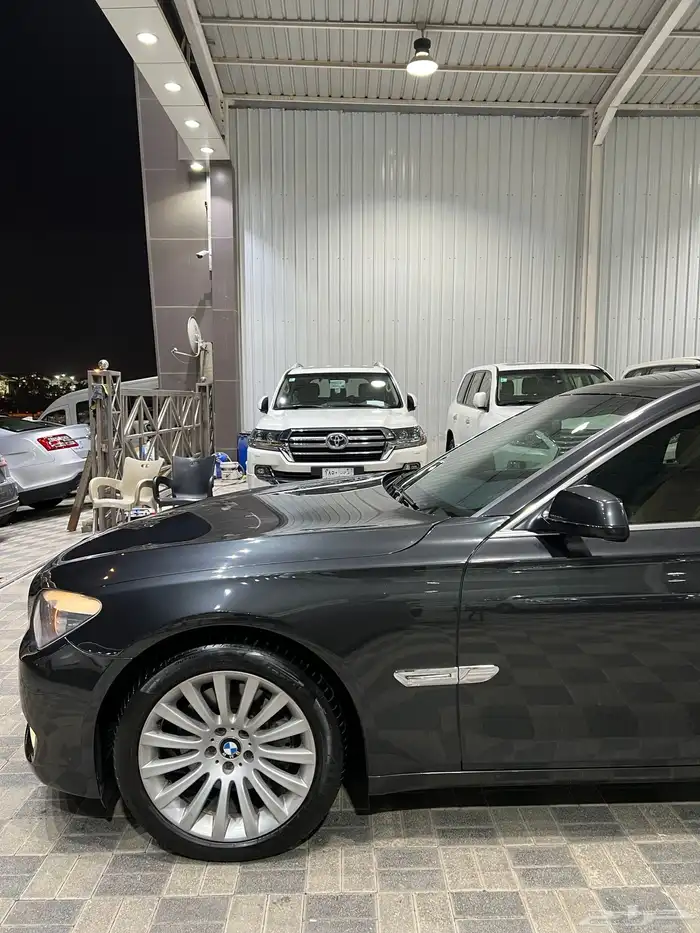 للبيع BMW 730i 2012 مخزن نظيف عداد 40 الف فقط 16