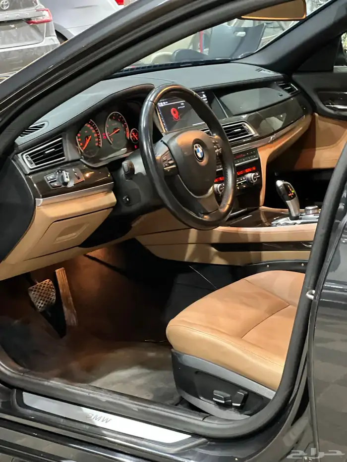 للبيع BMW 730i 2012 مخزن نظيف عداد 40 الف فقط 20