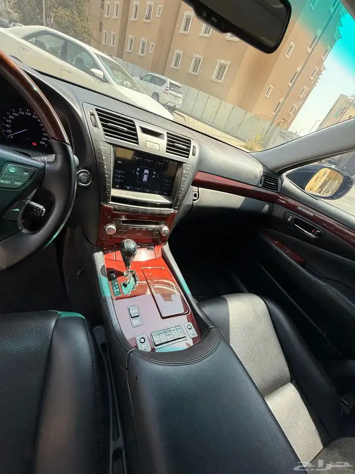 لكزس 460L موديل 2012 سعودي فل كامل 21