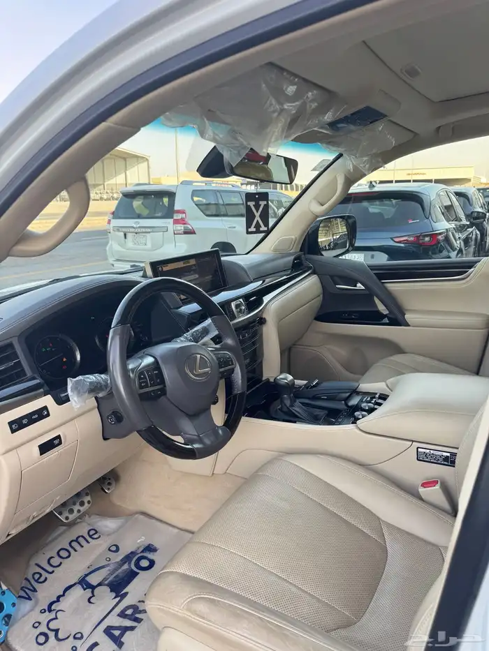 للبيع لكزس 2019 LX570 - بحالة الوكاله 9