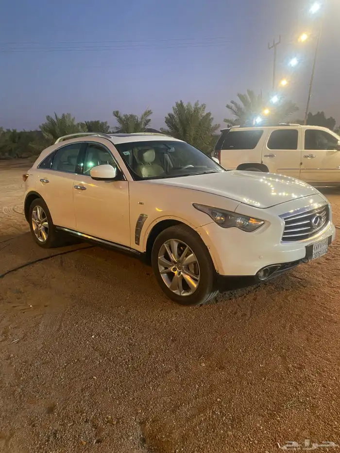 انفنتي QX70 فل كامل للبيع موديل 2013 19