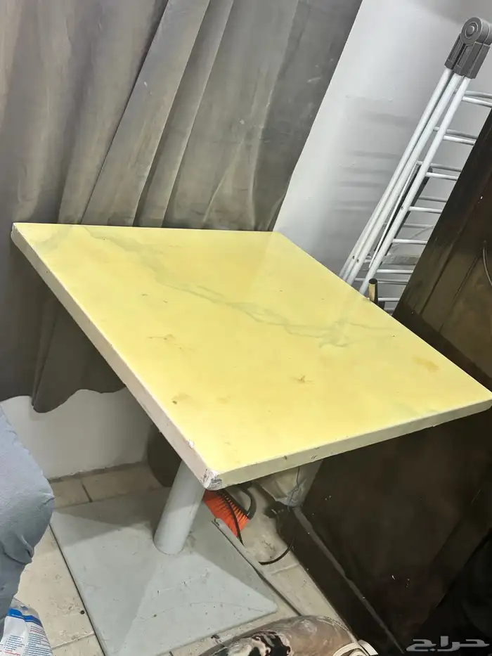 طاولة وكرسي لوجهه الله 1