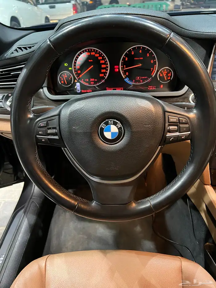 للبيع BMW 730i 2012 مخزن نظيف عداد 40 الف فقط 25