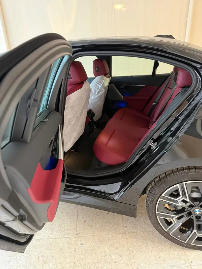 بي ام دبليو 520i 2026 12