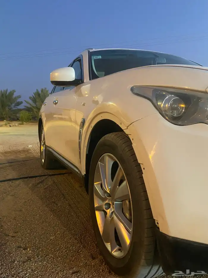 انفنتي QX70 فل كامل للبيع موديل 2013 16