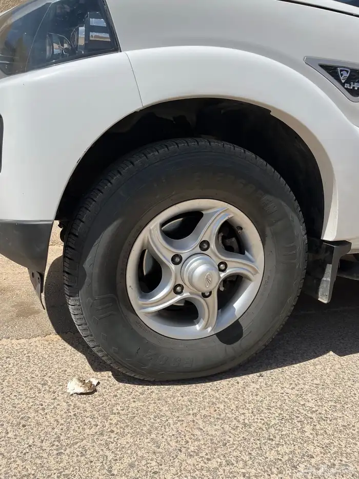 السلام عليكم  اعرض لكم سيارتي من نوع جيب  المهندرا 4