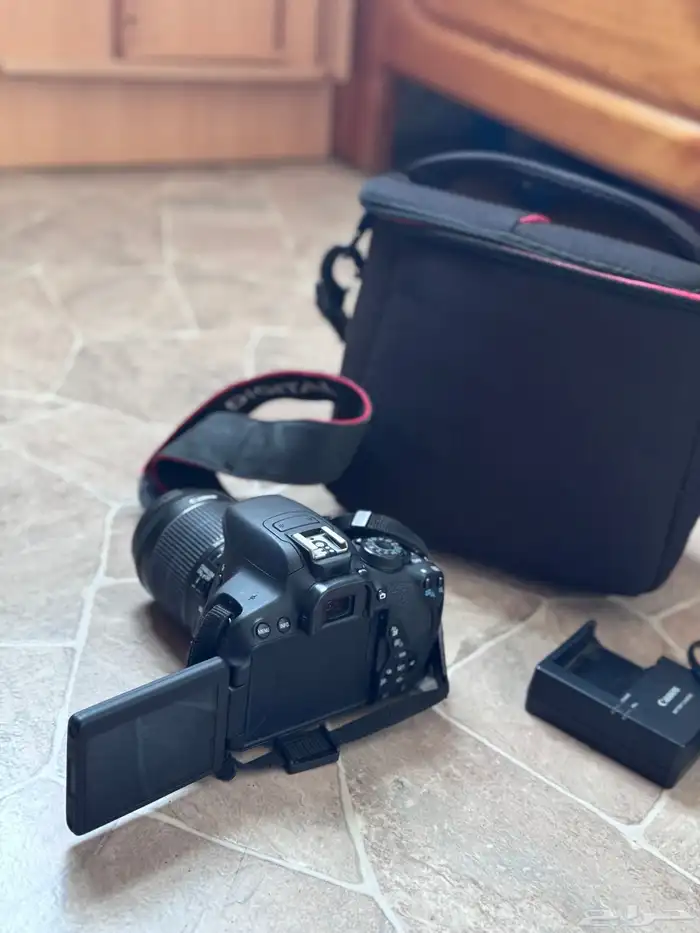كاميرا كانون D700 للبيع 2