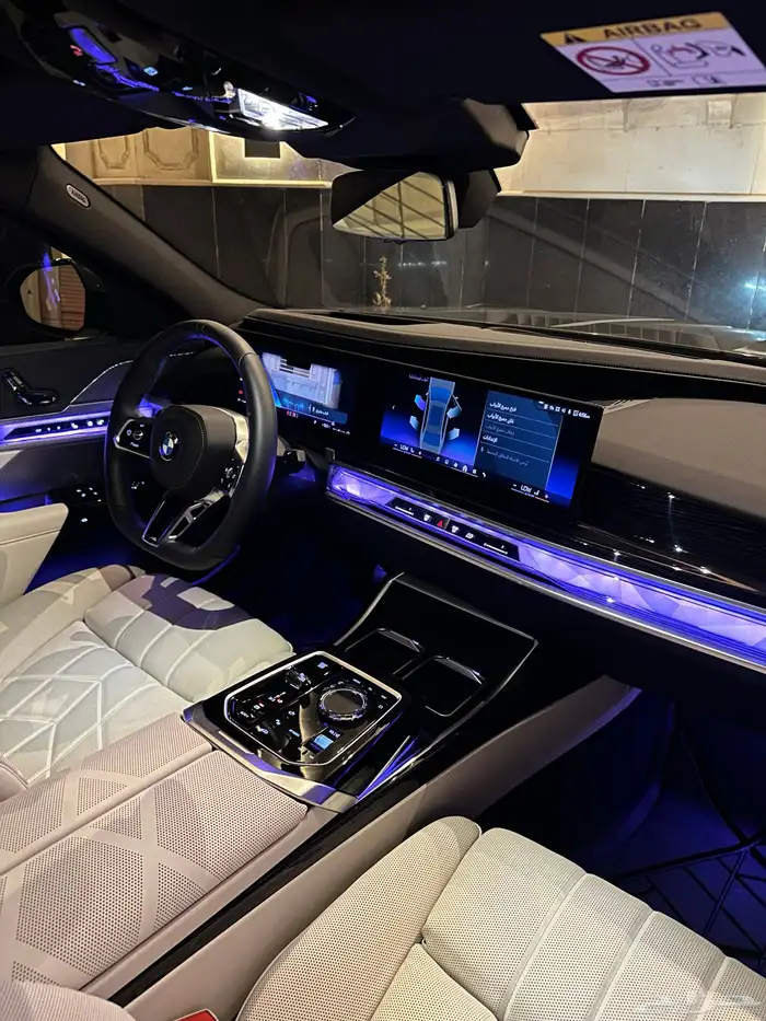 بي ام دبليو 740i 2025 شبه جديدة للبيع 33