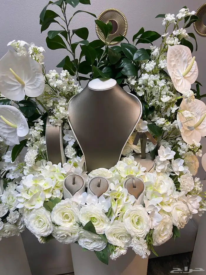 طاولة شبكة وطاولة كيكة وطاولة عطور للبيع 4