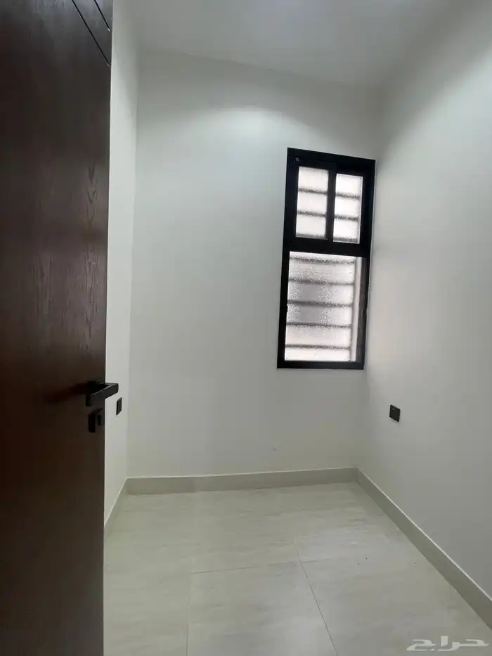 للبيع شقق ارضيه وعلويه 6 غرف من 600 الف ابها ح الموظفين 23