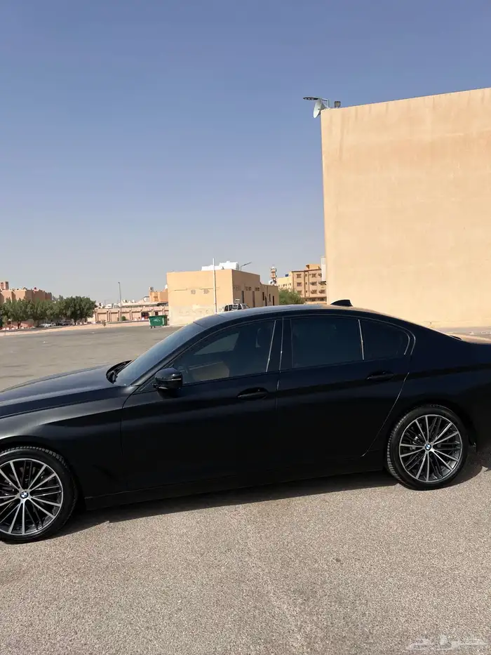بي ام دبليو الفئة الخامسة 8