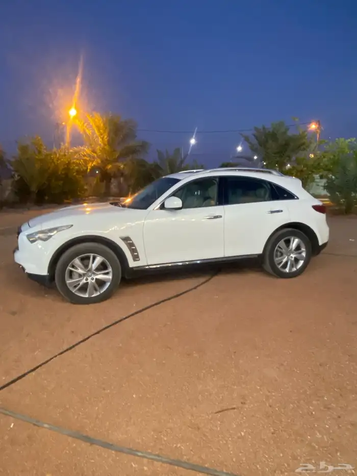 انفنتي QX70 فل كامل للبيع موديل 2013 24