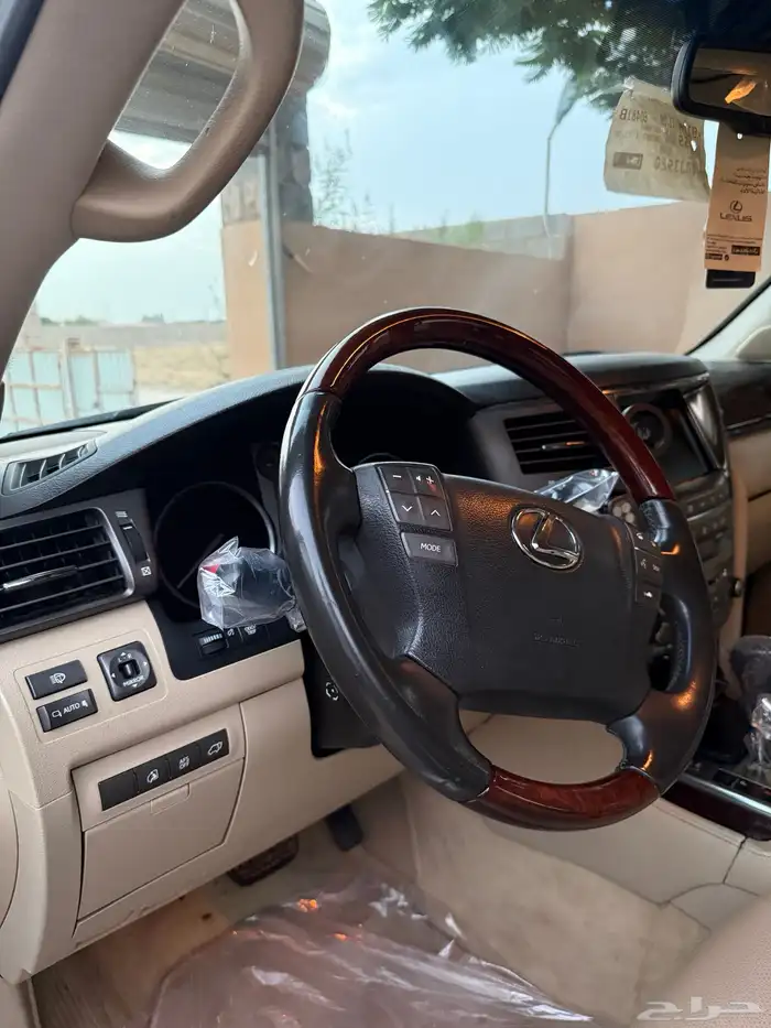 جيب لكزس LX570 بريمي 12