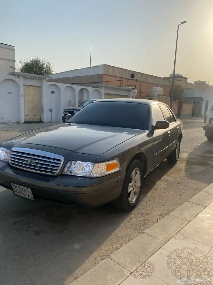 فورد فكتوريا موديل 2000 1