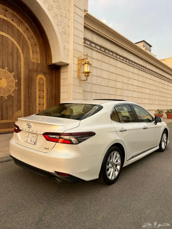 للبيع كامري GLE 2024 فل كامل نظيفه جدا 24