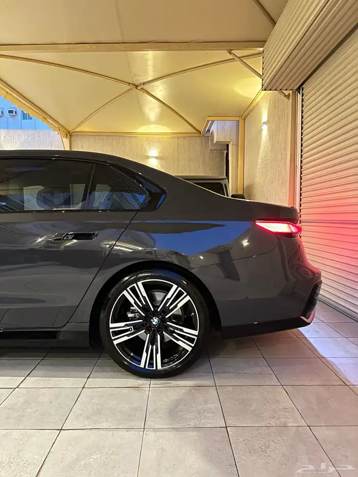 بي ام دبليو 740i 2025 شبه جديدة للبيع 7