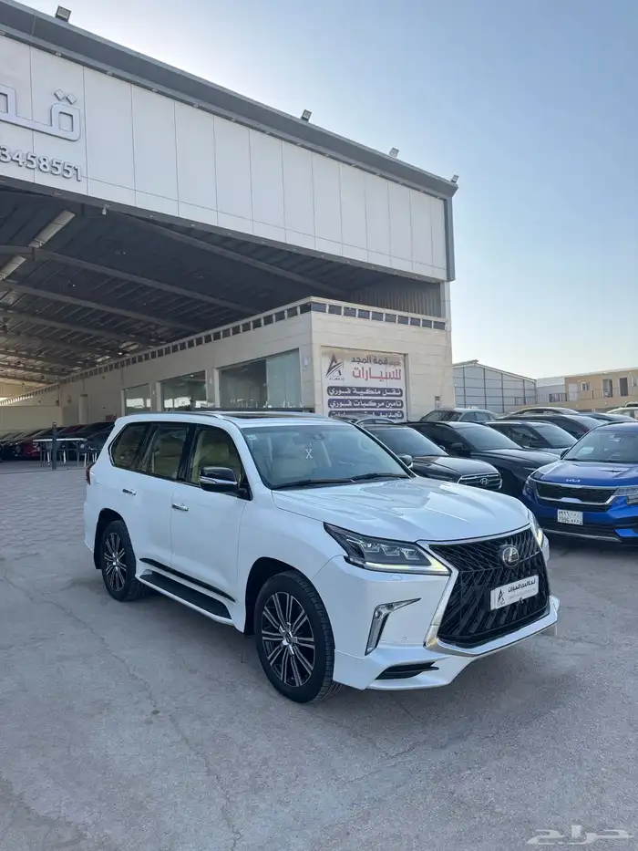 للبيع لكزس 2019 LX570 - بحالة الوكاله 1