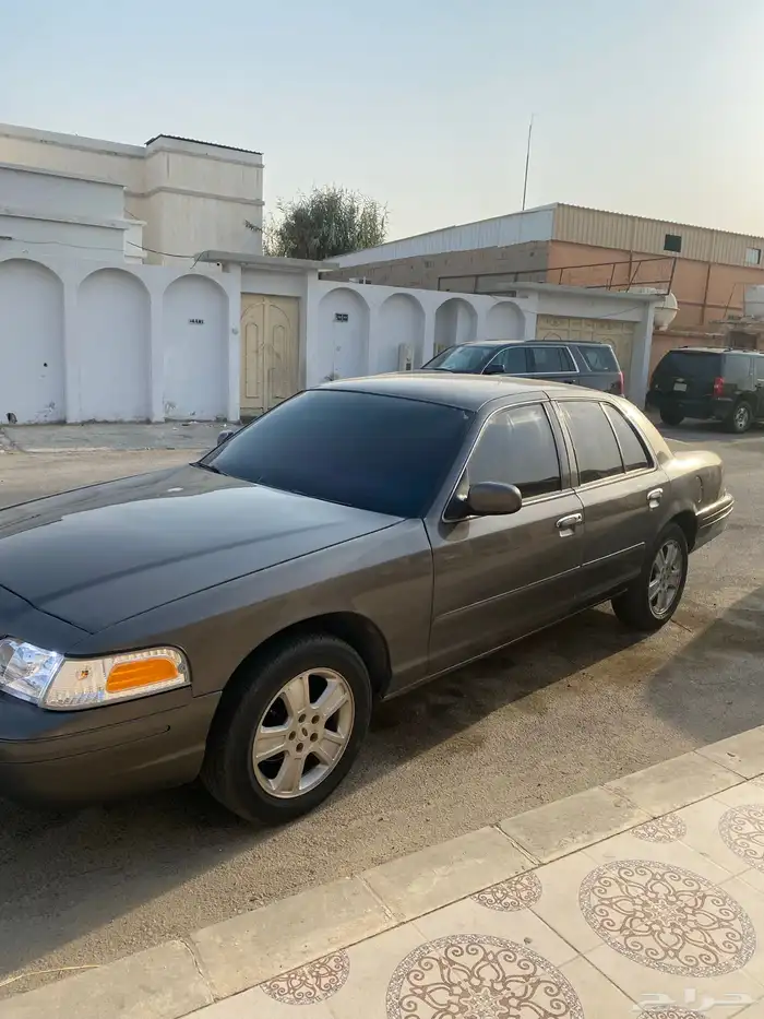 فورد فكتوريا موديل 2000 0