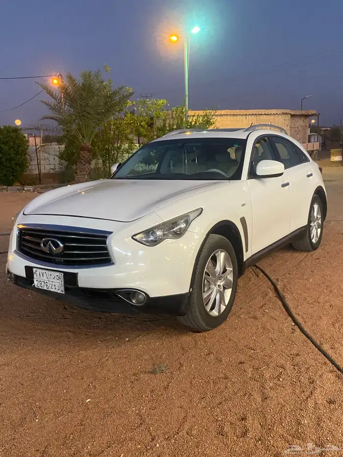 انفنتي QX70 فل كامل للبيع موديل 2013 25