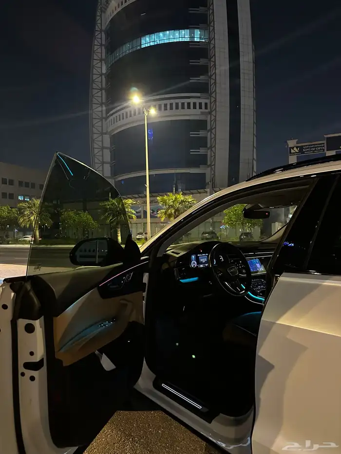 اودي Q8 Premium Black Edition 4