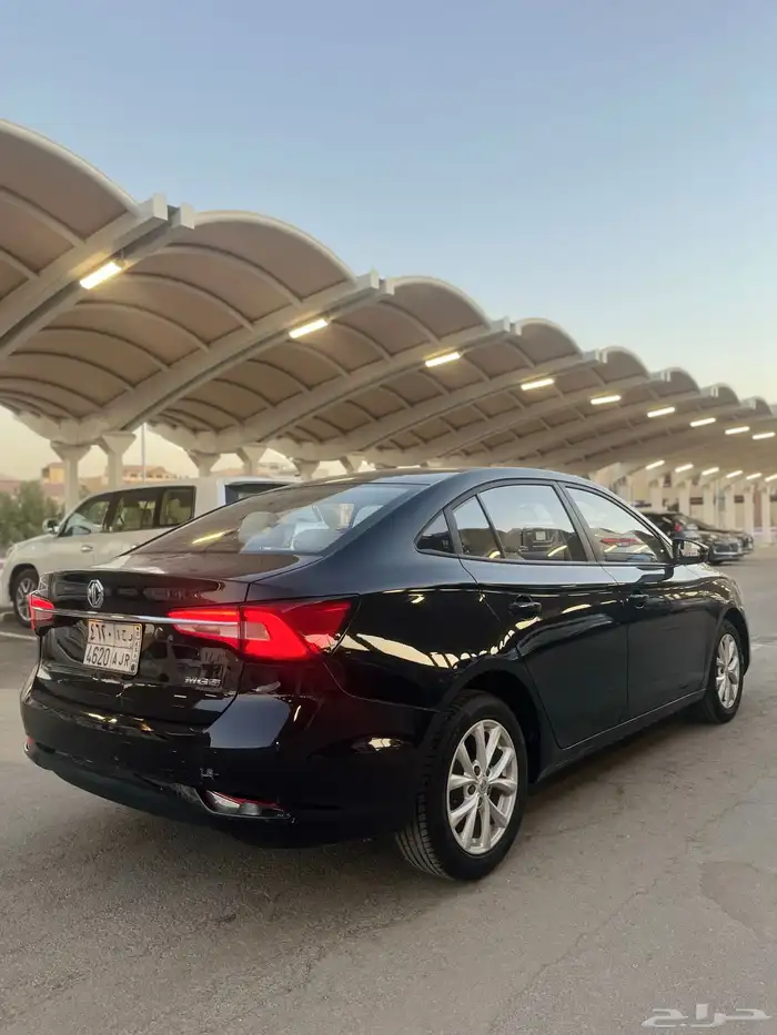ام جي 5 موديل 2022 اسود داخلي بيج 2