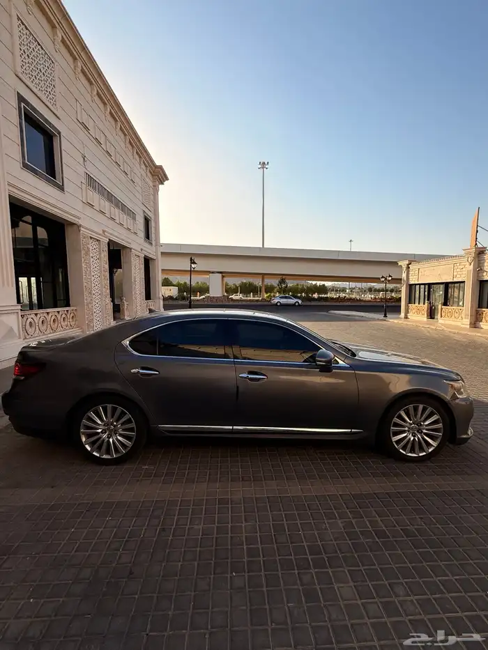 لكزس مستعمل نظيف LS460 2013للبيع 3