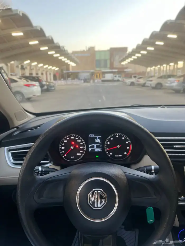 ام جي 5 موديل 2022 اسود داخلي بيج 10