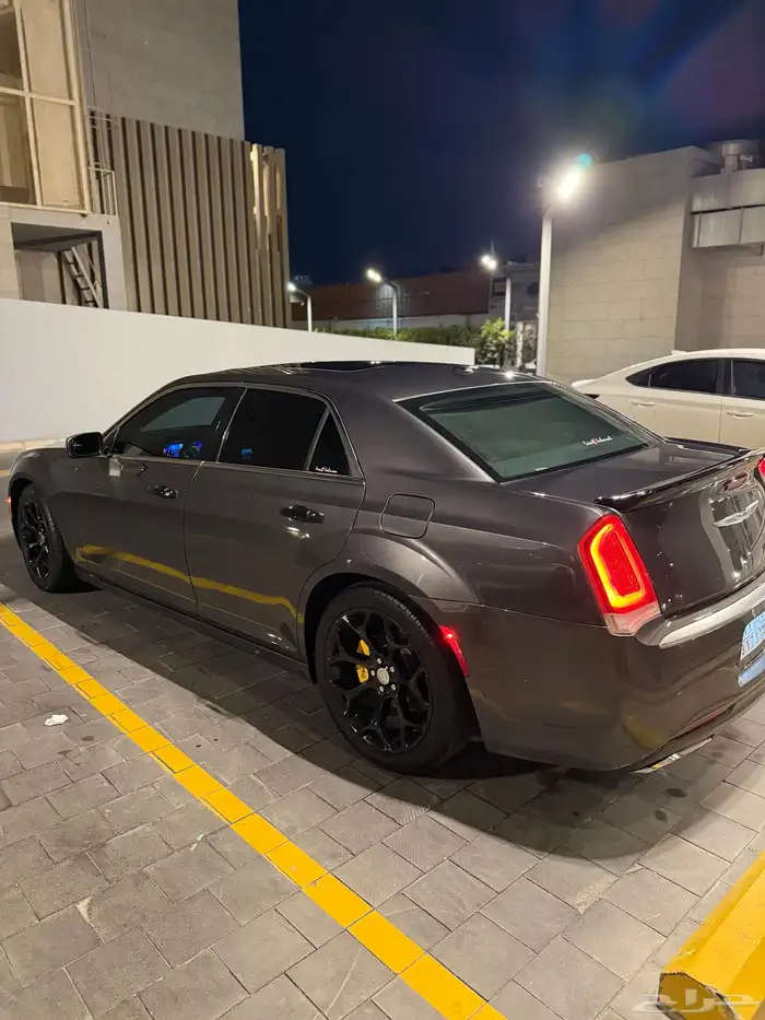 كرايزلر 2016 هيمي V8 10