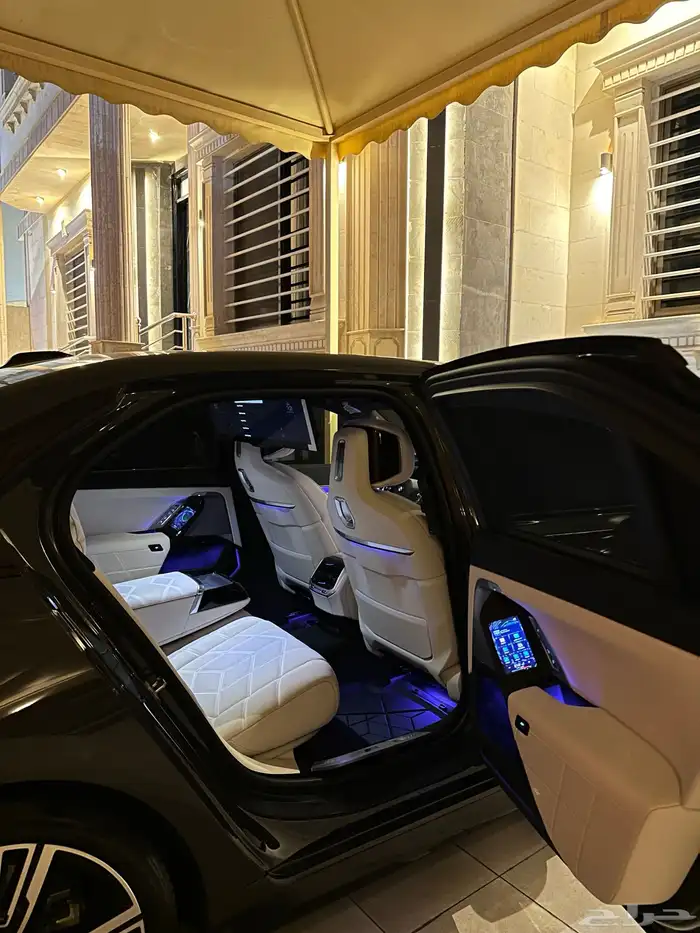 بي ام دبليو 740i 2025 شبه جديدة للبيع 25