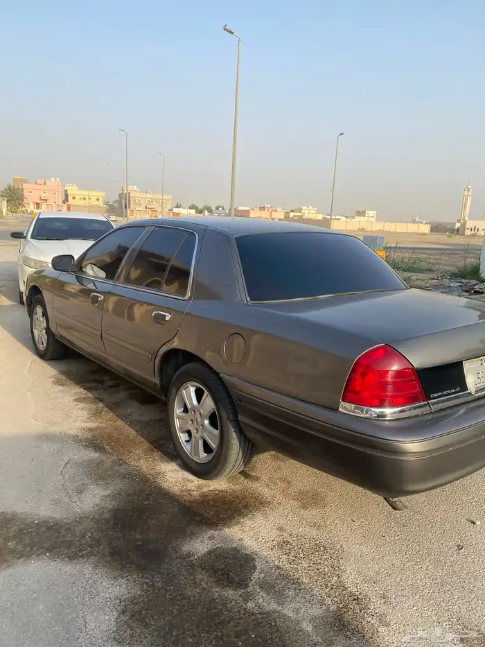 فورد فكتوريا موديل 2000 3