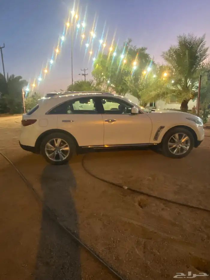 انفنتي QX70 فل كامل للبيع موديل 2013 20