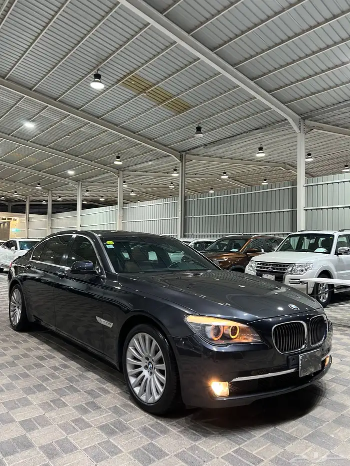 للبيع BMW 730i 2012 مخزن نظيف عداد 40 الف فقط 1