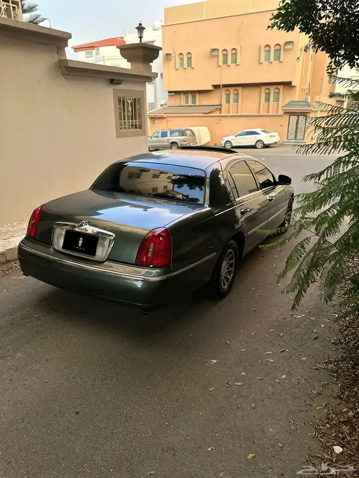 لنكولن تاون كار 0