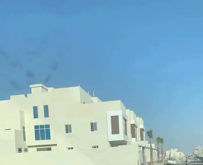 فيلا للبيع في جدة حي الزمرد 300م دورين ونصف 17