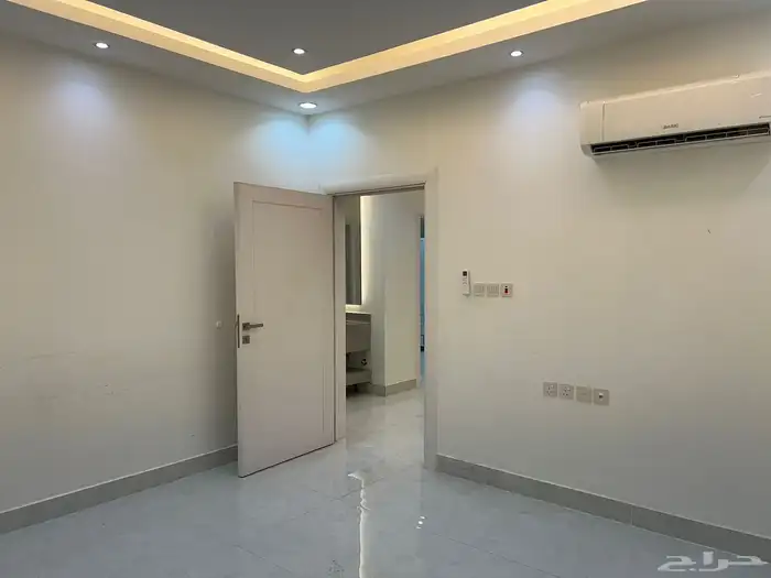 للايجار شقة من فلة الرياض حي الملقا 60.000 5