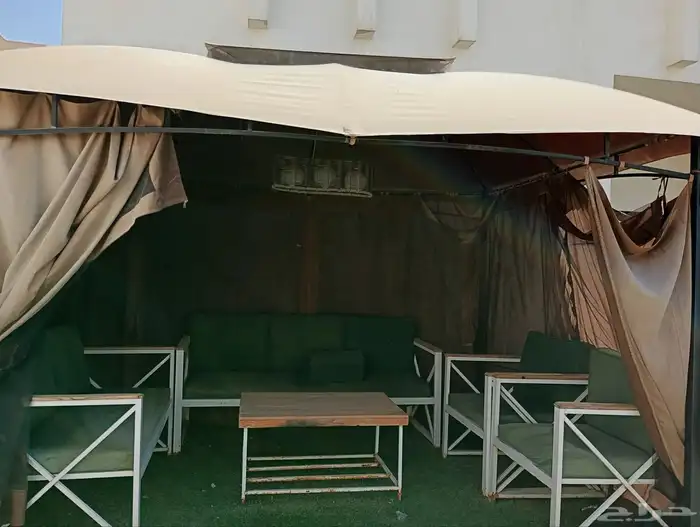خيمه ومجلسها وموقد نار 0
