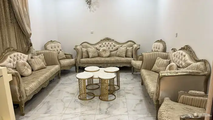 كنب 11 نفر للبيع مع الطاولات 0