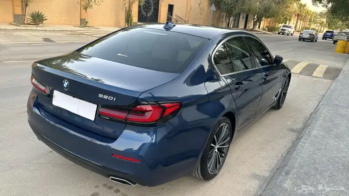 بي ام دبليو 520i سعودي ناغي تحت الضمان موديل 2022 5
