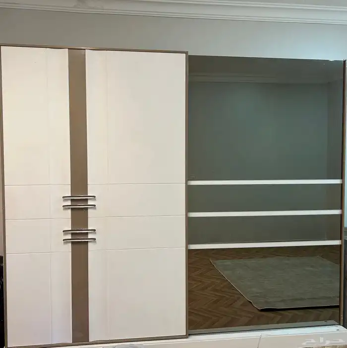 للبيع دولاب سحب ملابس مع درج سحبات وتسريحه 0