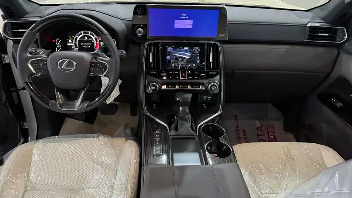 لكزس 2024 LX600 فئة BB ثلاث مقاعد شاشات سعودي ابيض اف وايت 6