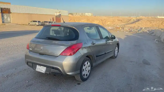 للبيع بيجو 308 موديل 2013 7