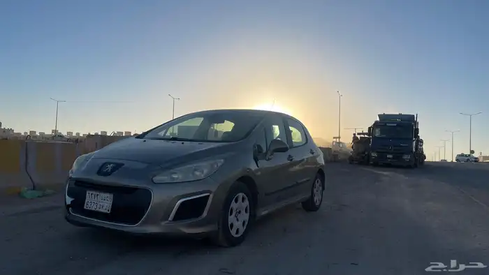 للبيع بيجو 308 موديل 2013 4