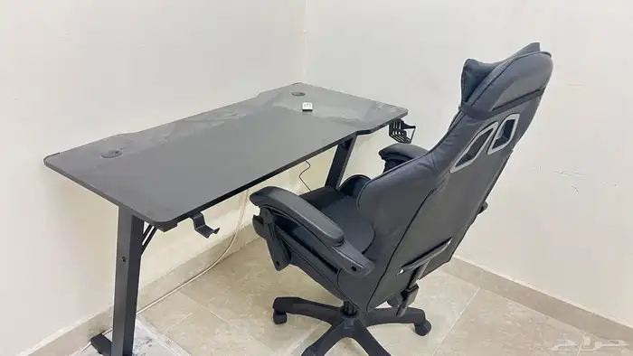 طاولة و كرسي 0