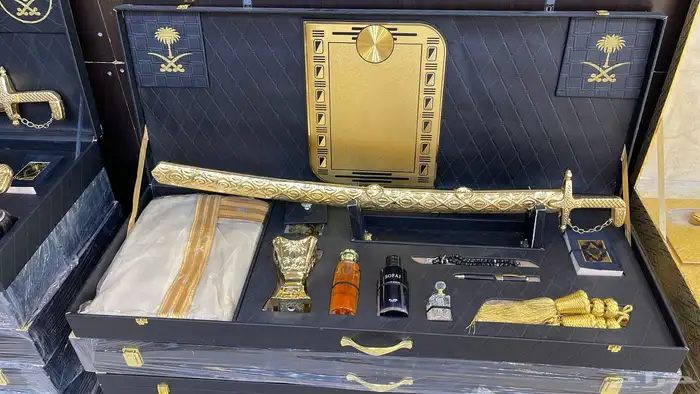 هدايا زواج بشت سيف درع تخرج ترقية تقاعد 21