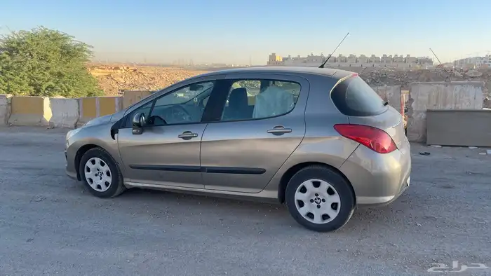 للبيع بيجو 308 موديل 2013 5