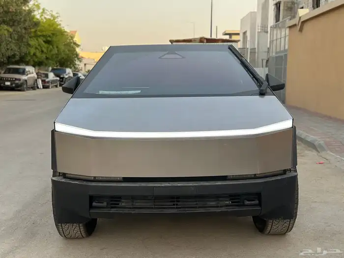 للايجار لدعايات والاعلانات تسلا سايبر تراك 1