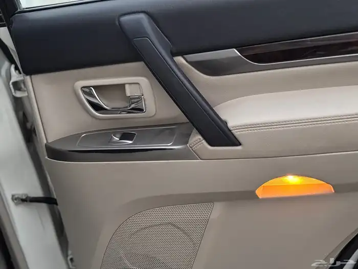 ميتسوبيشي باجيرو GLS 2022 21