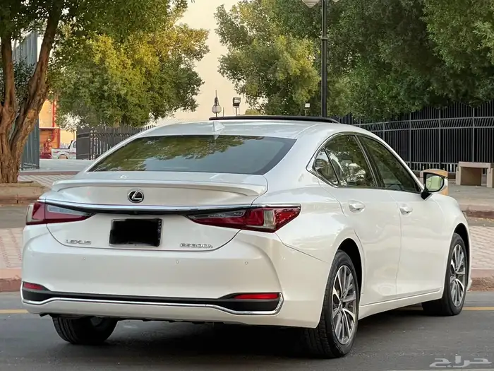 لكزس-ES300h-2023(ممشي35الف) 17