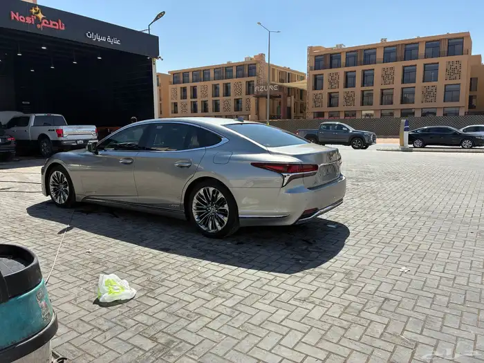 لكزس LS500h سعودي عبد اللطيف جميل 4